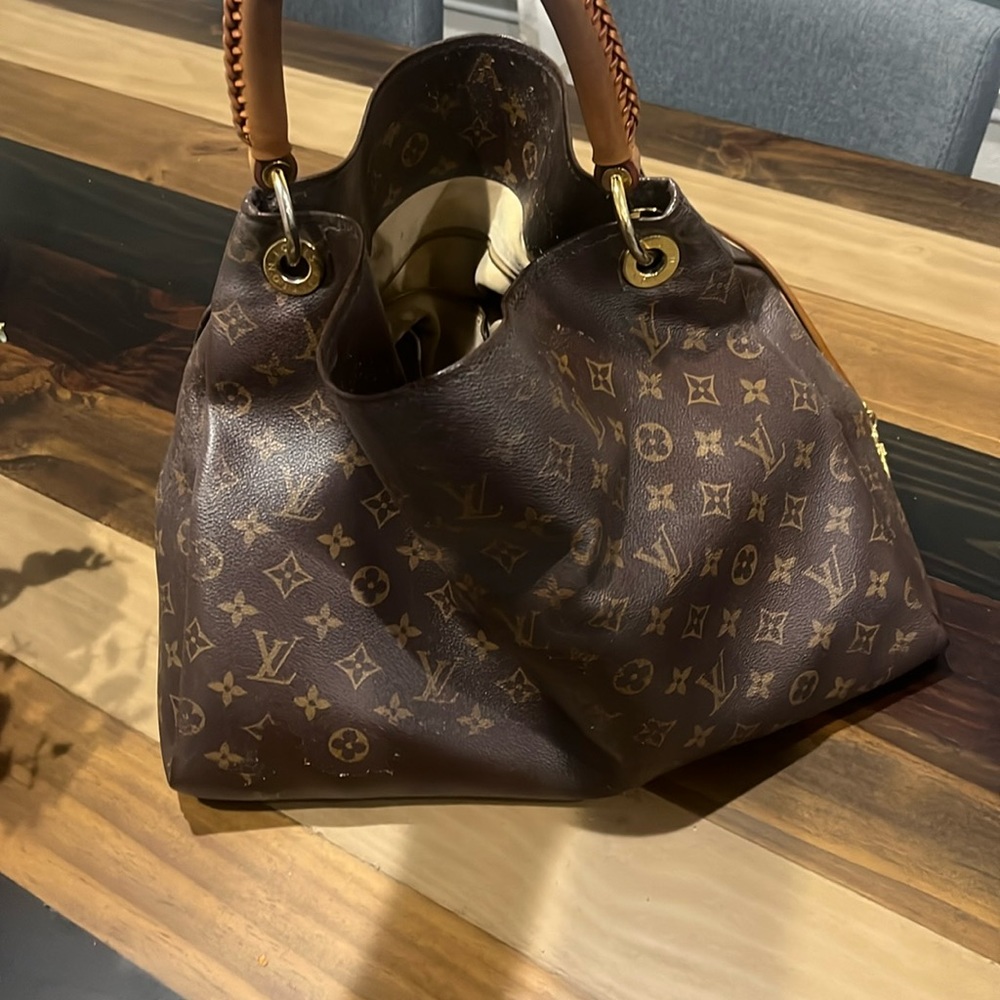 LV Louis Vuitton artsy
